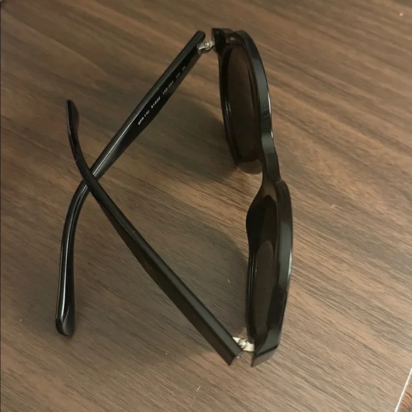 Authentic Prada SPR 11U Sunglasses - Picture 6 of 8